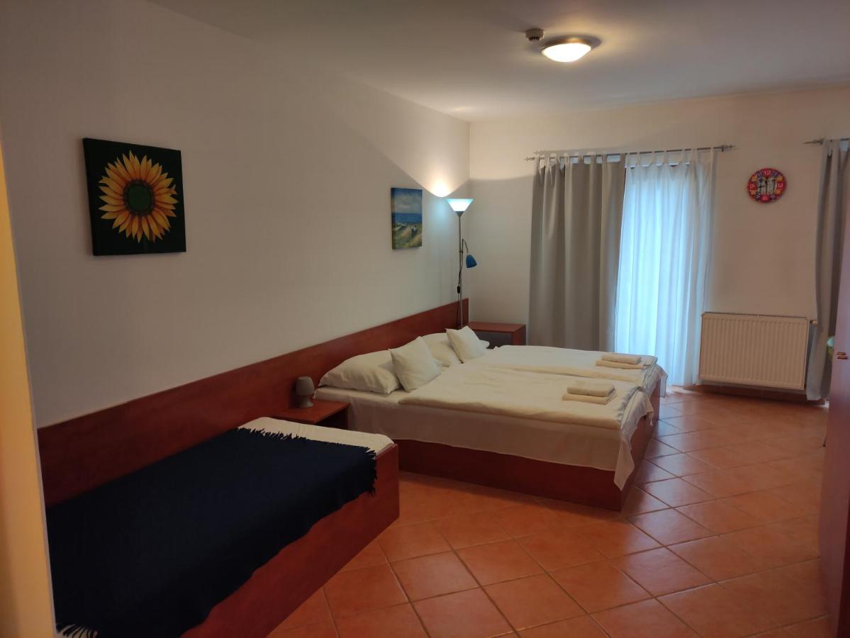 Szent Kristof Apartmanhotel Залаэгерсег Экстерьер фото