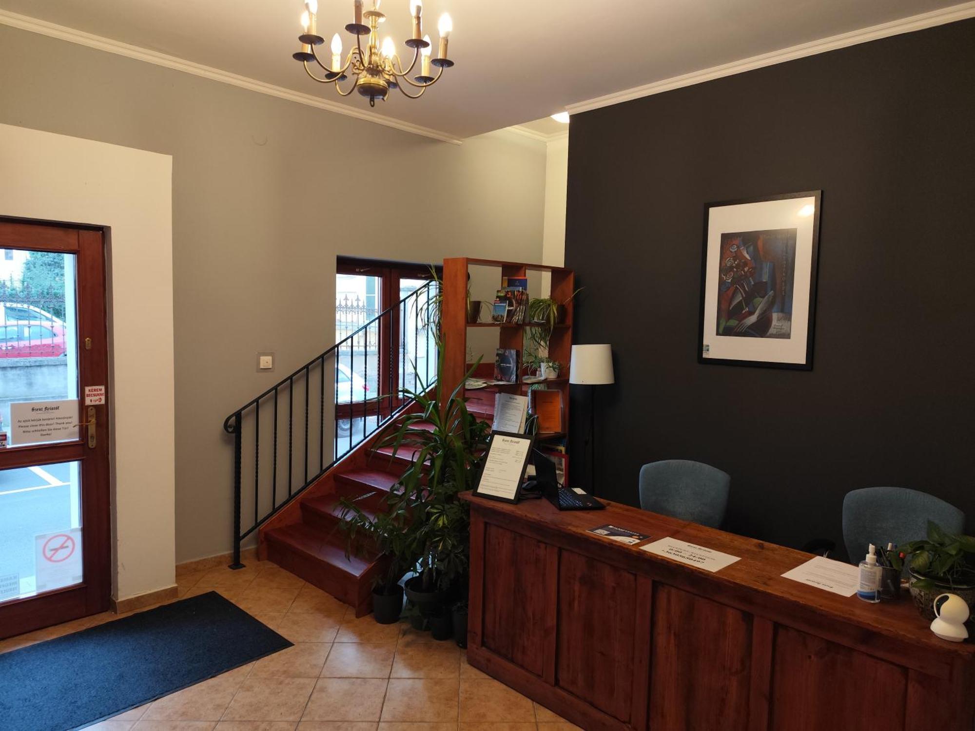 Szent Kristof Apartmanhotel Залаэгерсег Экстерьер фото