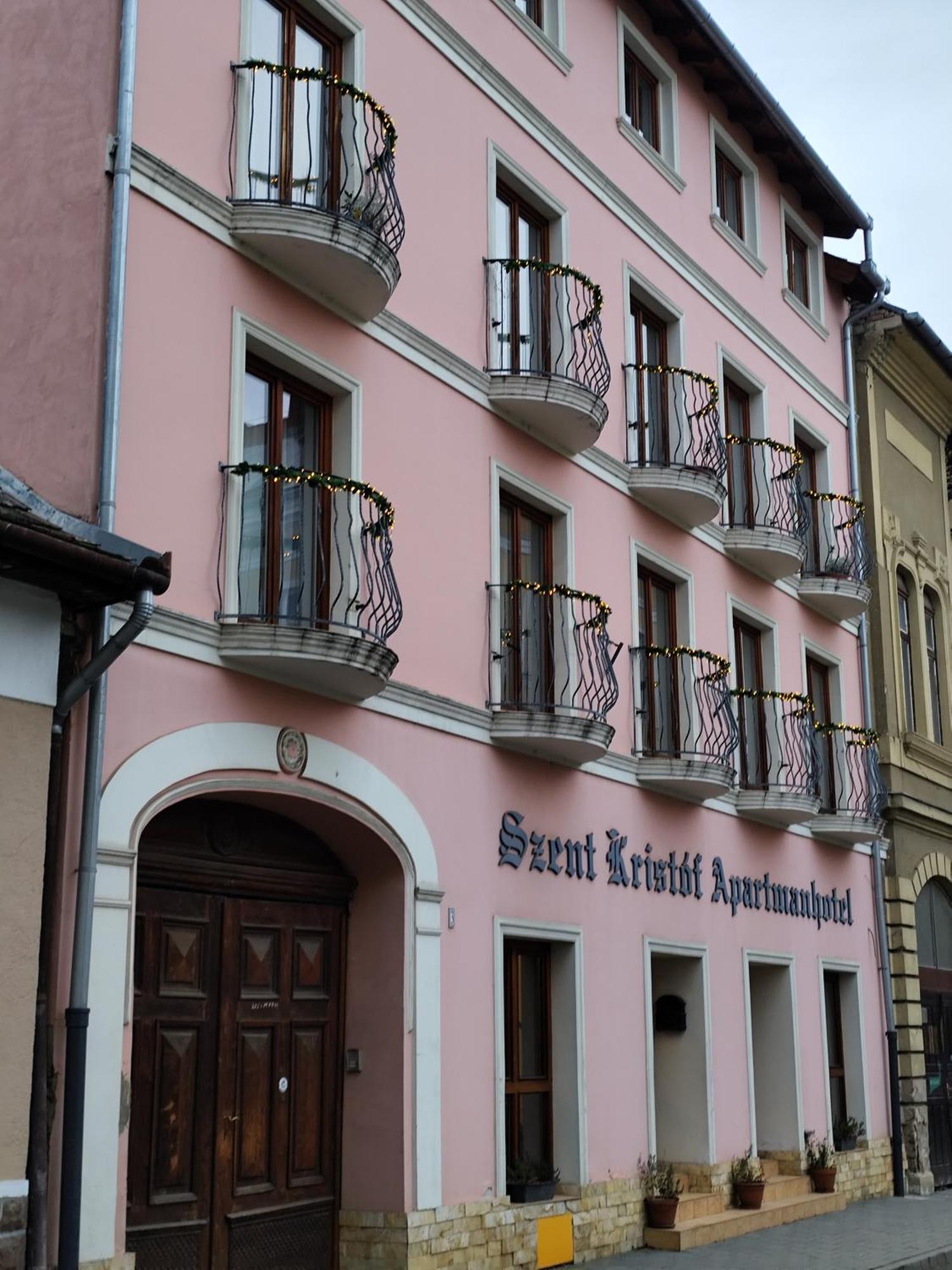 Szent Kristof Apartmanhotel Залаэгерсег Экстерьер фото